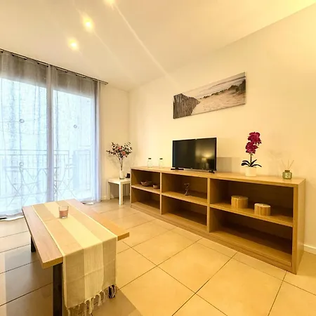 Coastal Trimar Апартаменти *